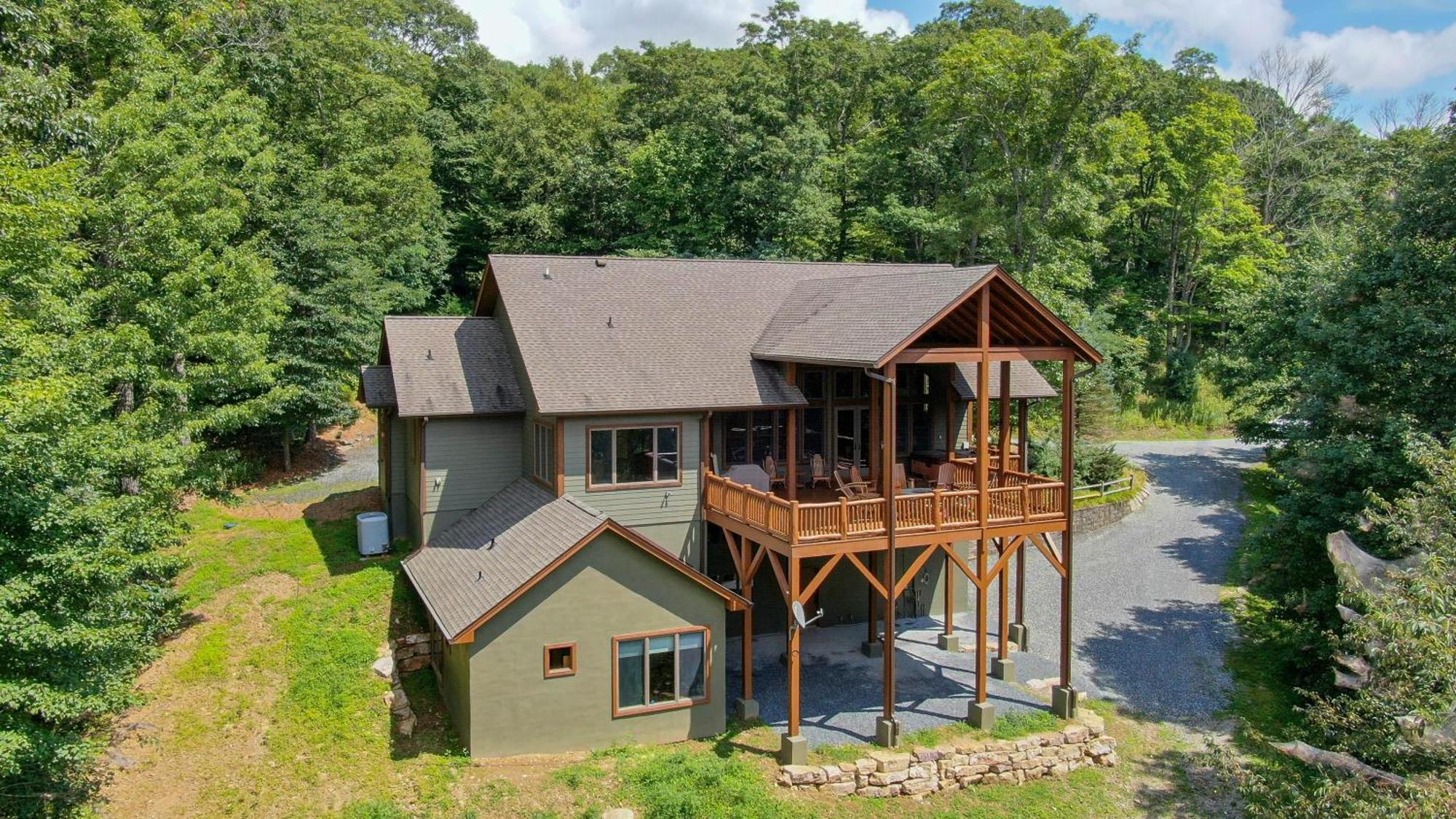 Mountain Camp Villa Blowing Rock Exterior photo