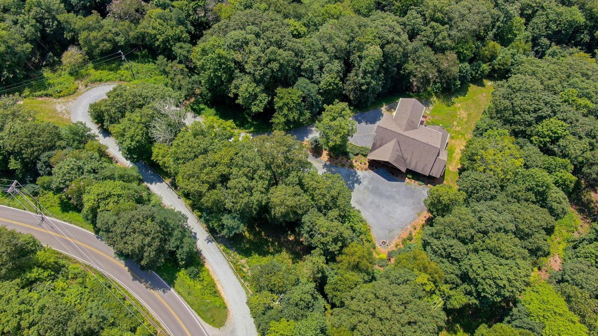 Mountain Camp Villa Blowing Rock Exterior photo