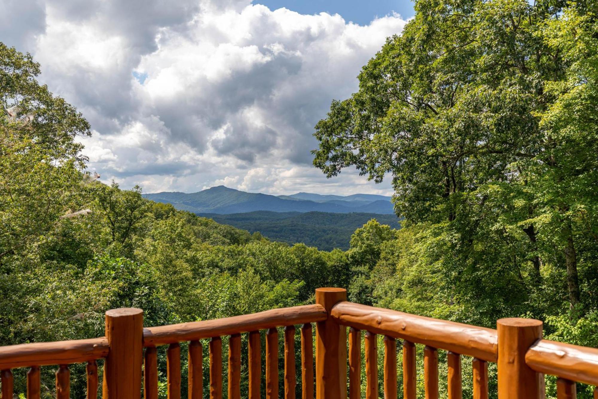 Mountain Camp Villa Blowing Rock Exterior photo